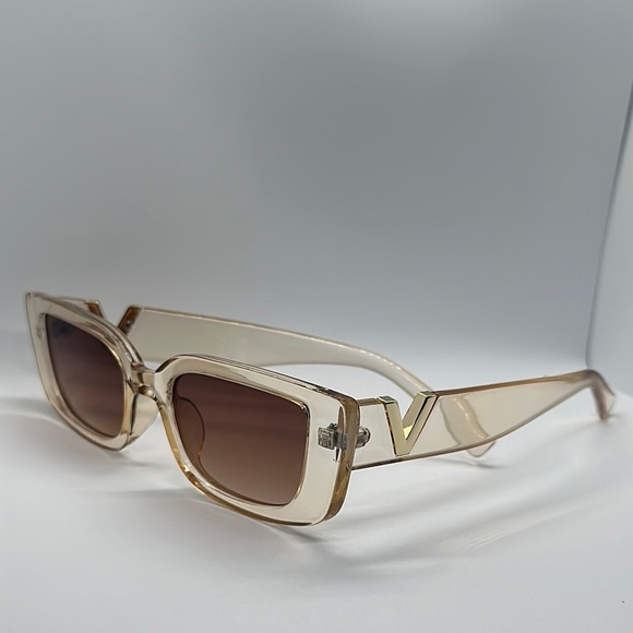 Chic Beige Rectangle Sunglasses with V Detail - Trendy Fashion Shades main image 6